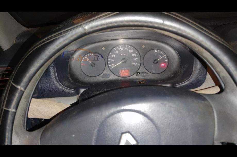 Clio Renault أبيض