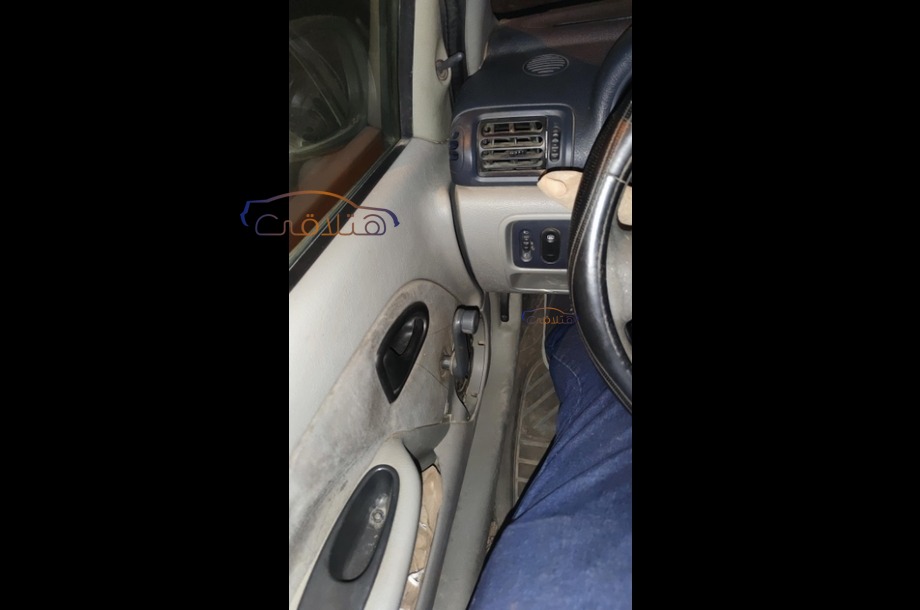 Clio Renault أبيض