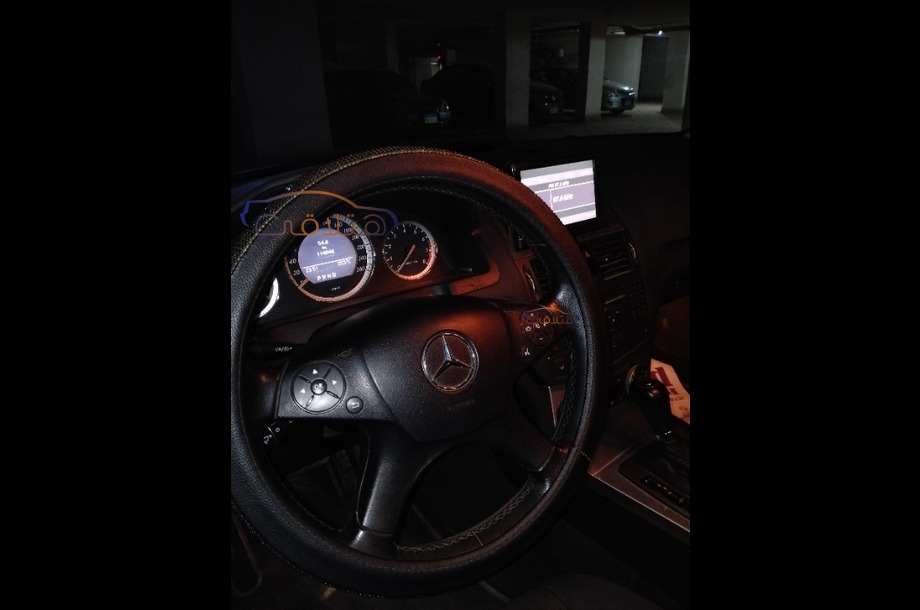 C 200 Mercedes فضي