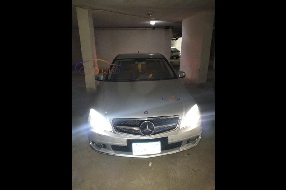 C 200 Mercedes فضي