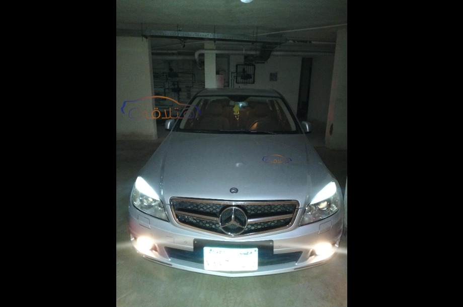 C 200 Mercedes فضي