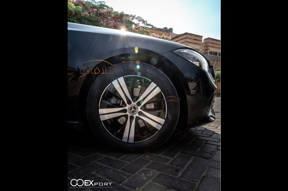 C 180 Mercedes أسود