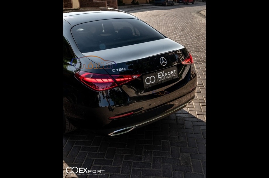 C 180 Mercedes أسود