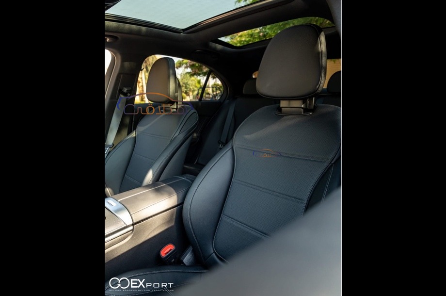 C 180 Mercedes أسود