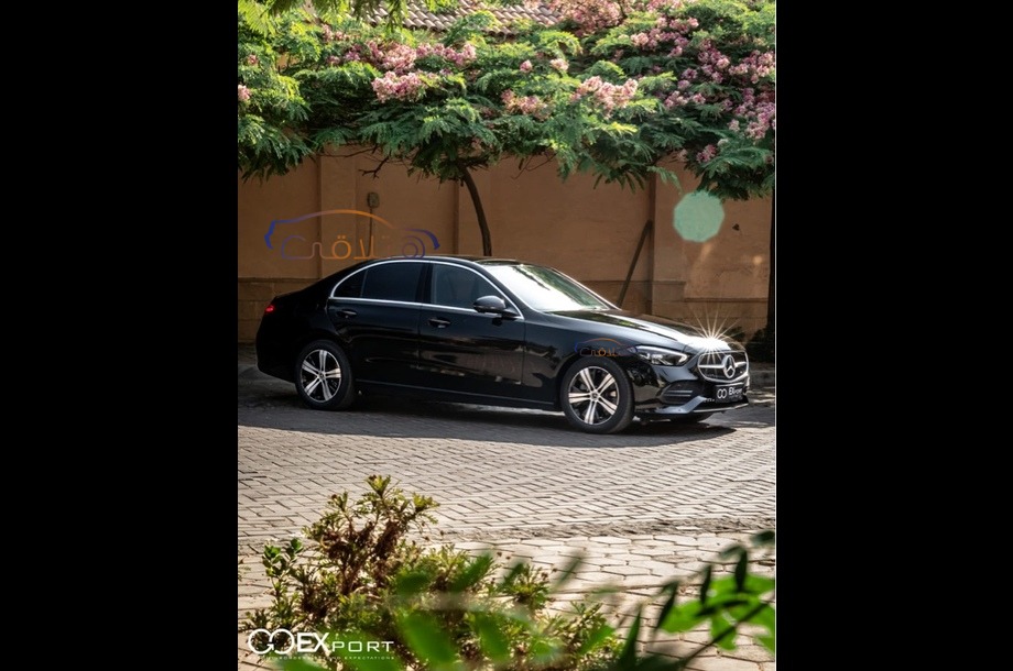 C 180 Mercedes أسود