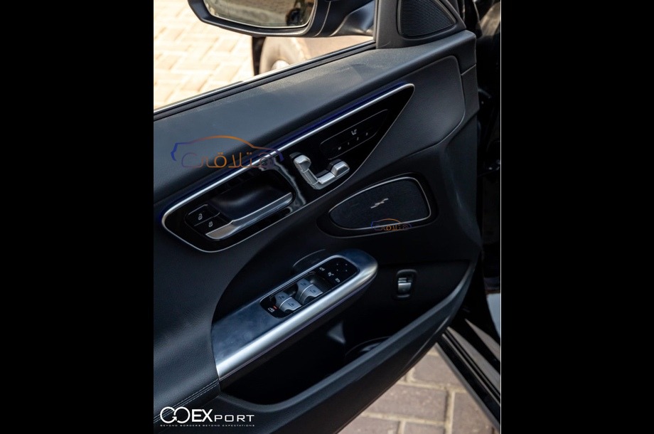 C 180 Mercedes أسود