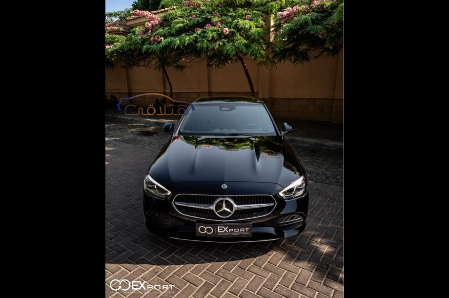 C 180 Mercedes أسود