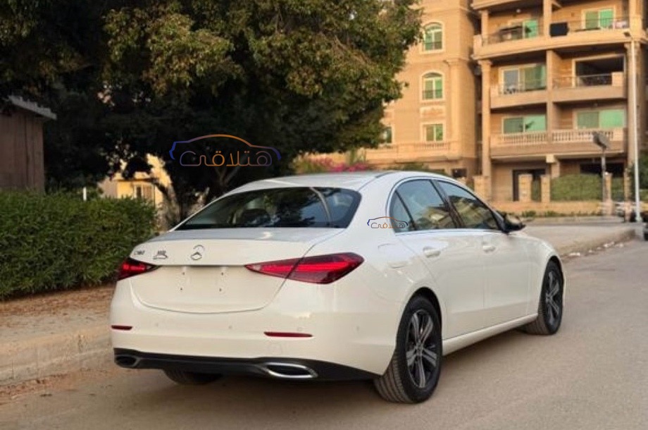 C 180 Mercedes أبيض
