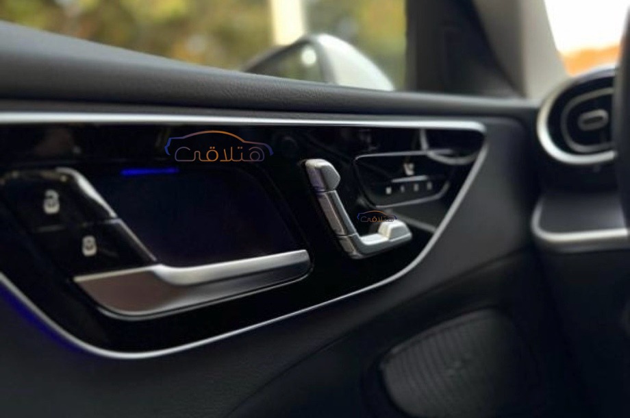 C 180 Mercedes أبيض