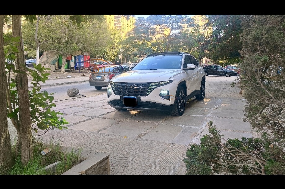 Tucson Hyundai أبيض