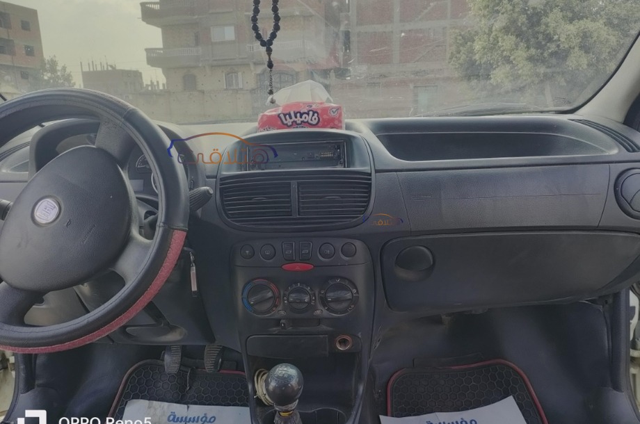 Punto Fiat أبيض