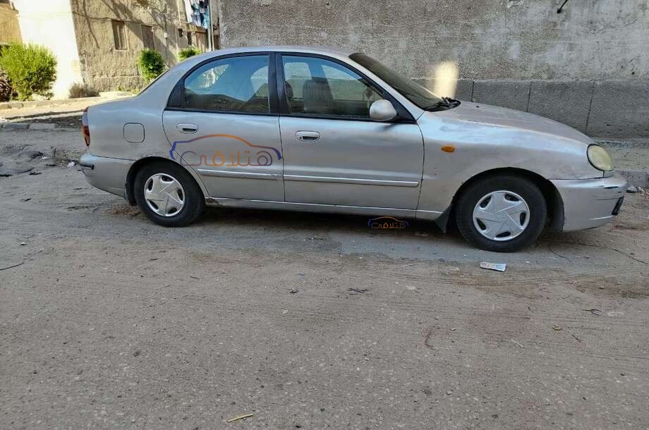 Lanos Chevrolet فضي