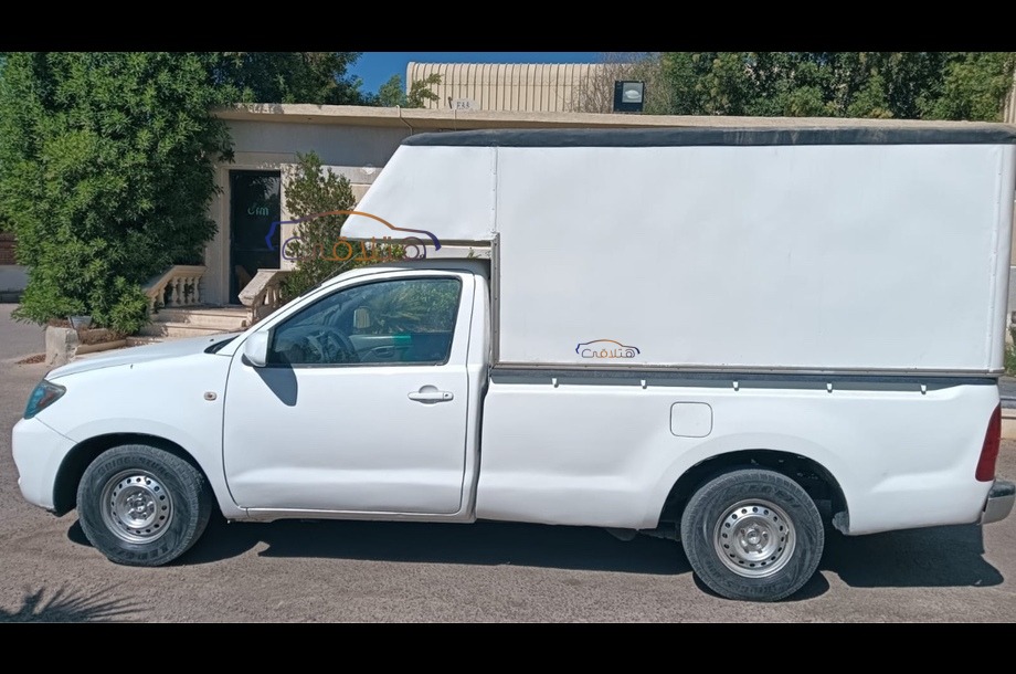 Hilux Toyota White