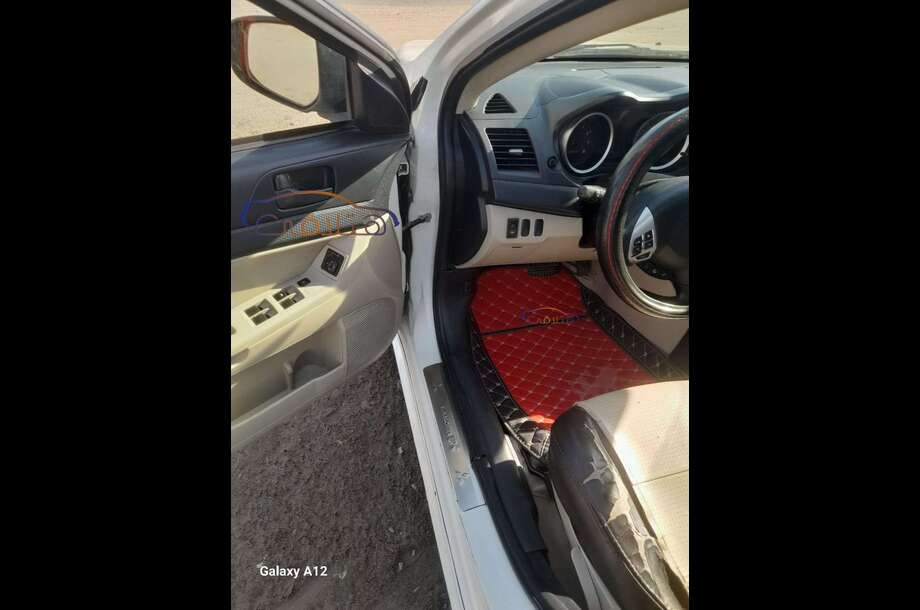 Lancer EX Shark Mitsubishi أبيض