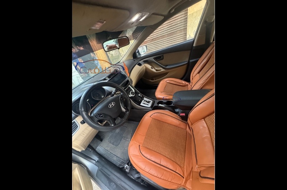 Elantra Hyundai فضي