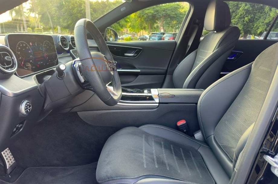 C 180 Mercedes أسود