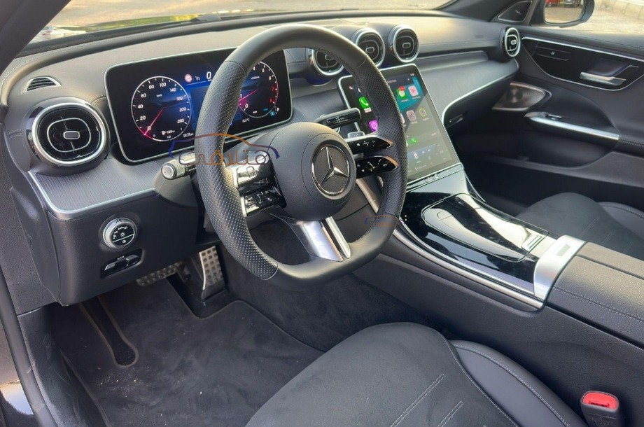 C 180 Mercedes أسود