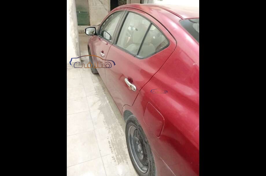 Sunny Nissan احمر