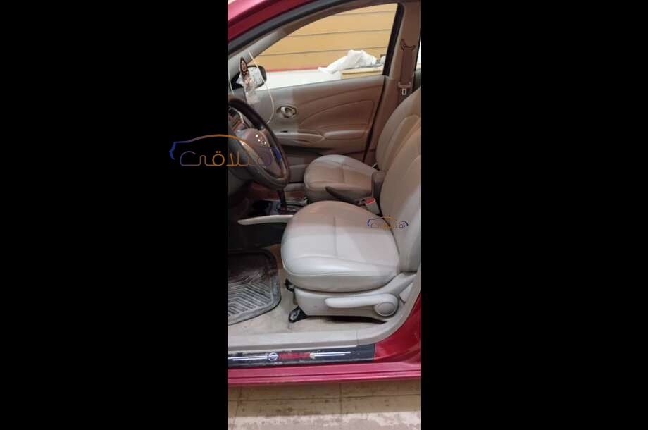 Sunny Nissan احمر