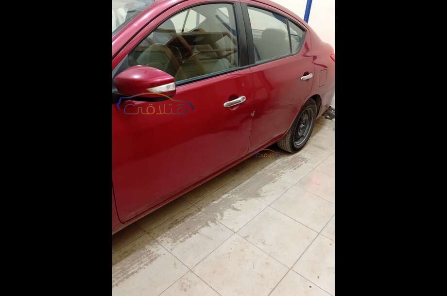 Sunny Nissan احمر