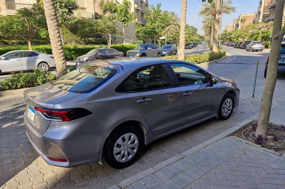 Corolla Toyota فضي