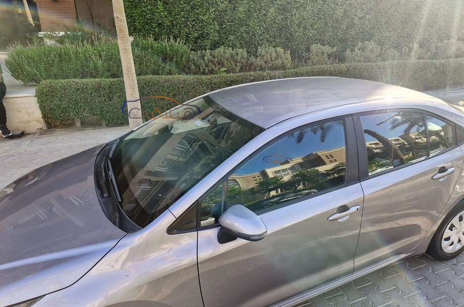 Corolla Toyota فضي