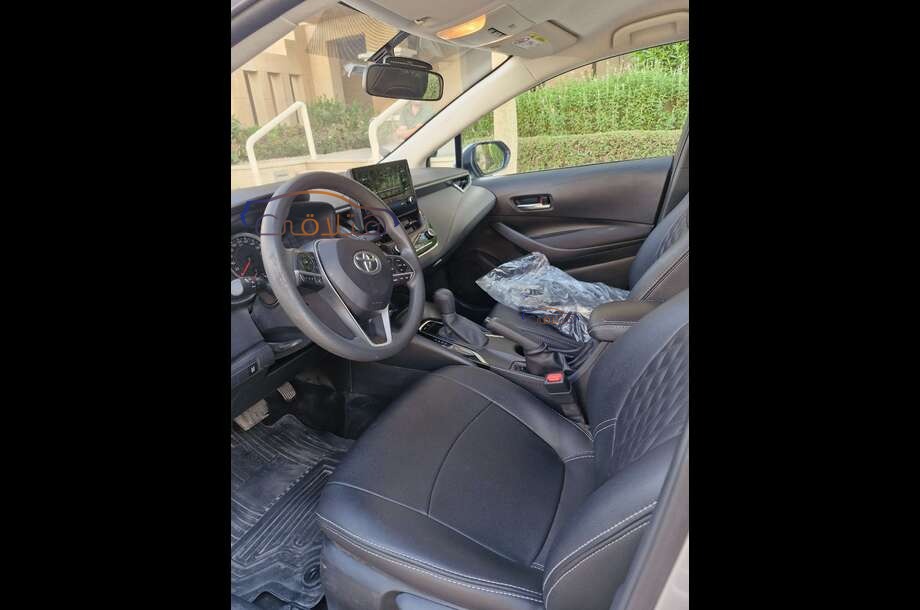 Corolla Toyota فضي