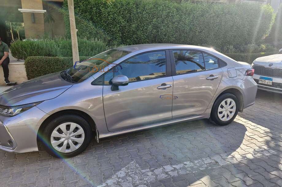 Corolla Toyota فضي