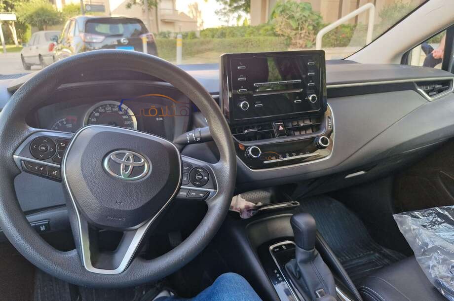 Corolla Toyota فضي