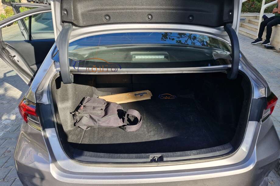 Corolla Toyota فضي