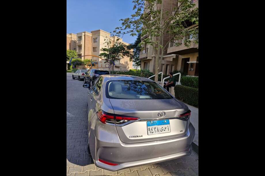 Corolla Toyota فضي