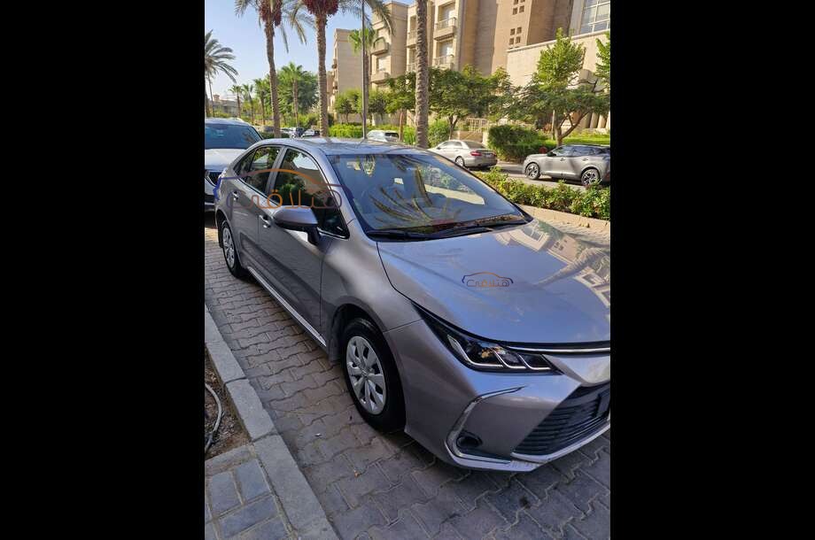 Corolla Toyota فضي
