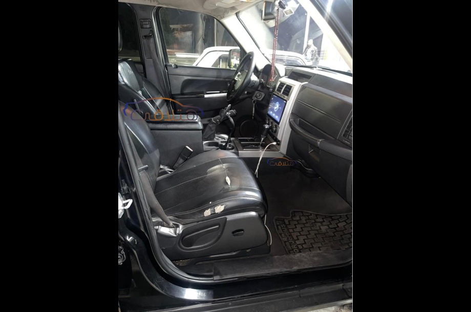 Grand Cherokee Jeep أسود