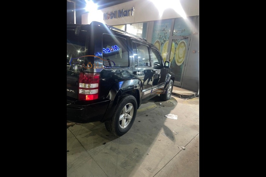 Grand Cherokee Jeep أسود