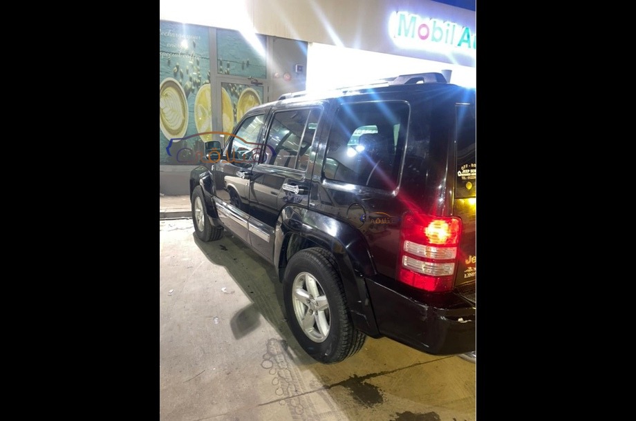 Grand Cherokee Jeep أسود