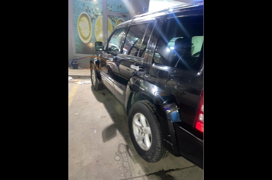 Grand Cherokee Jeep أسود