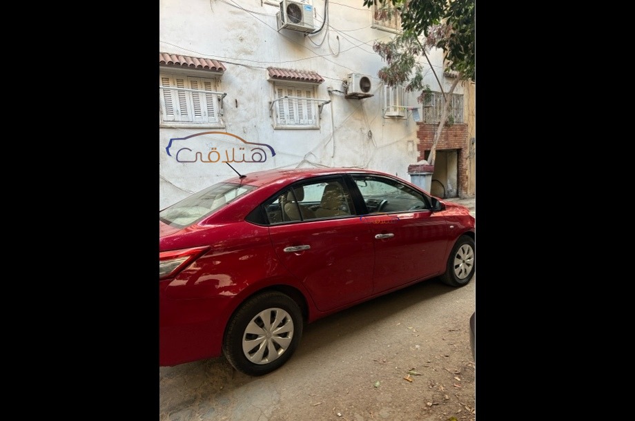 Yaris Toyota Red