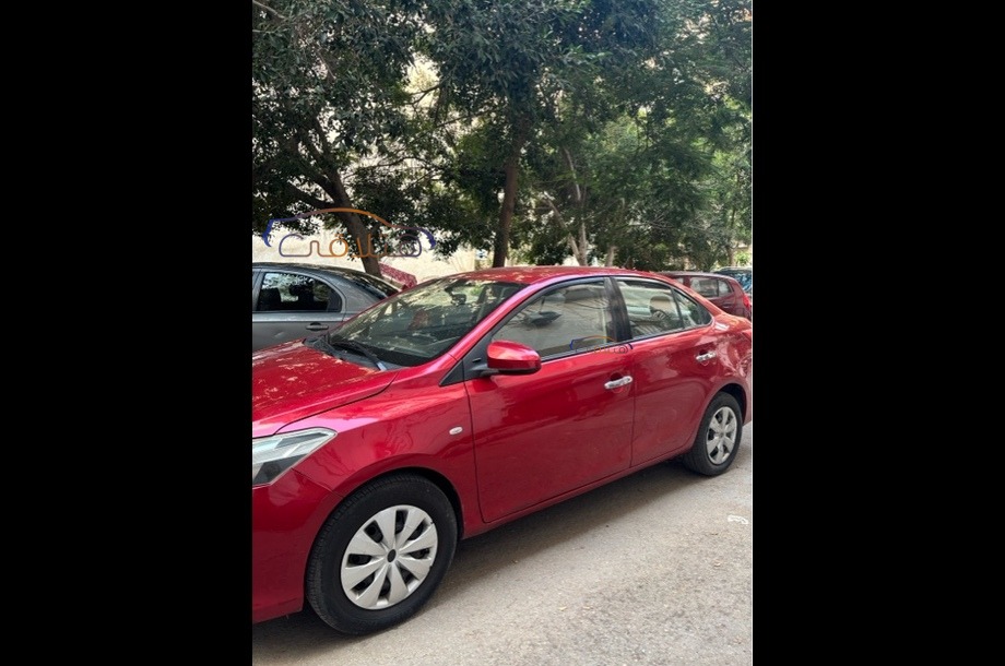 Yaris Toyota Red