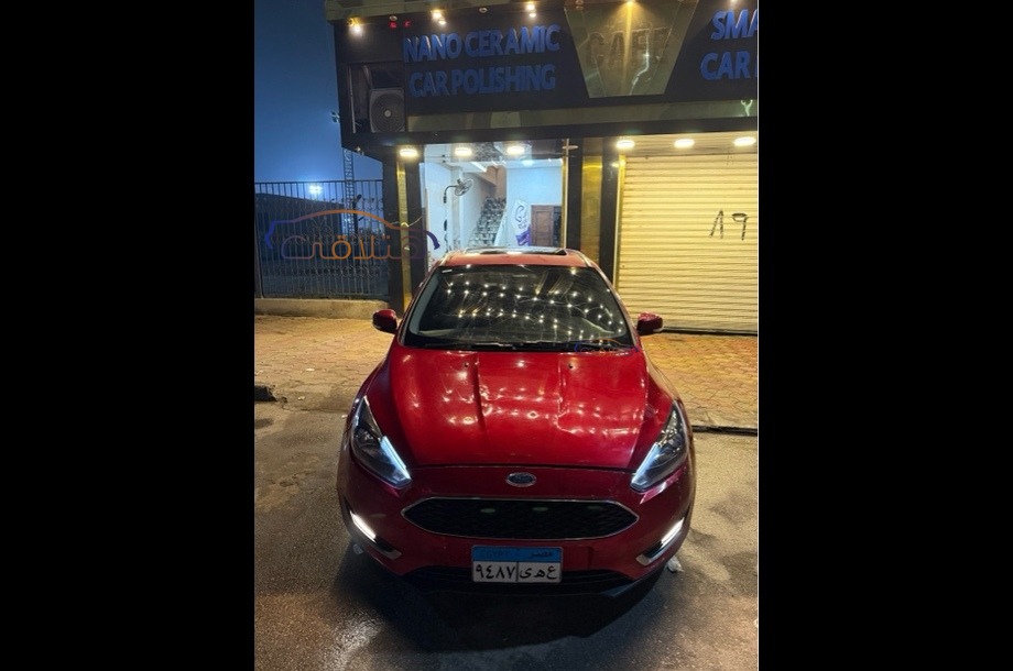 Focus Ford Red