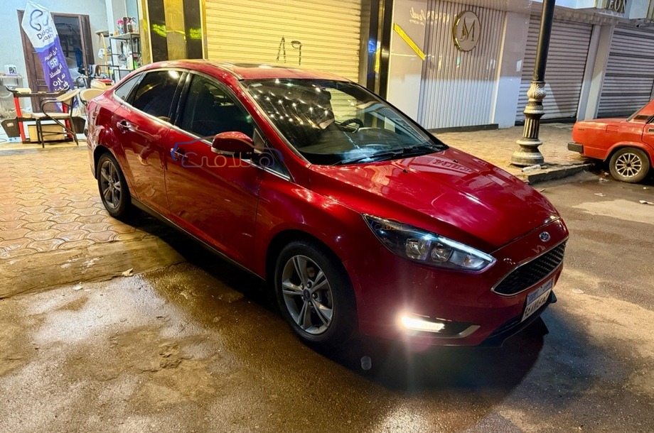 Focus Ford Red