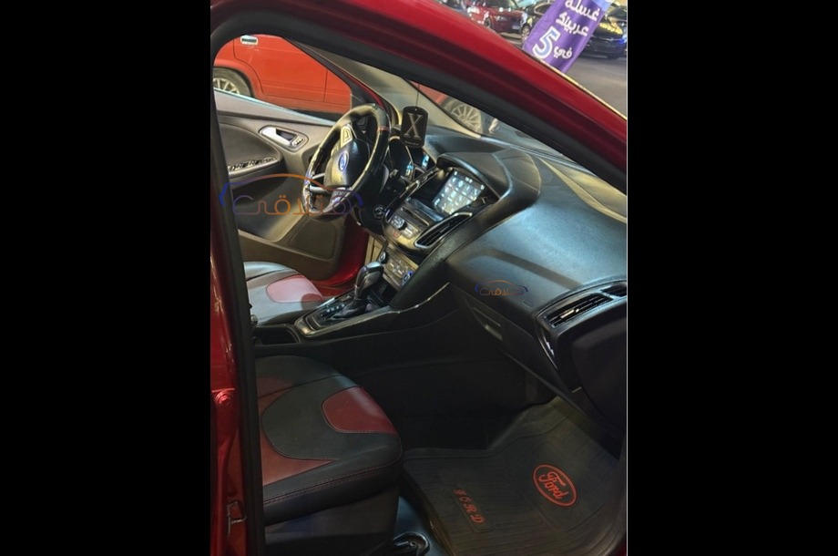 Focus Ford Red