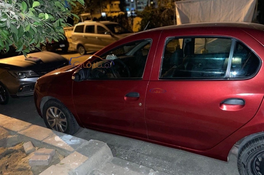 Logan Renault احمر