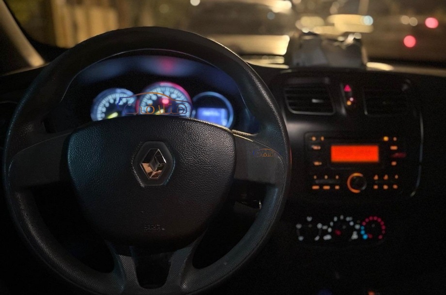 Logan Renault احمر