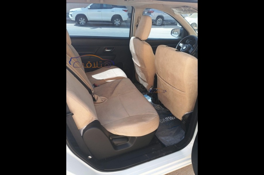 Ertiga Suzuki أبيض