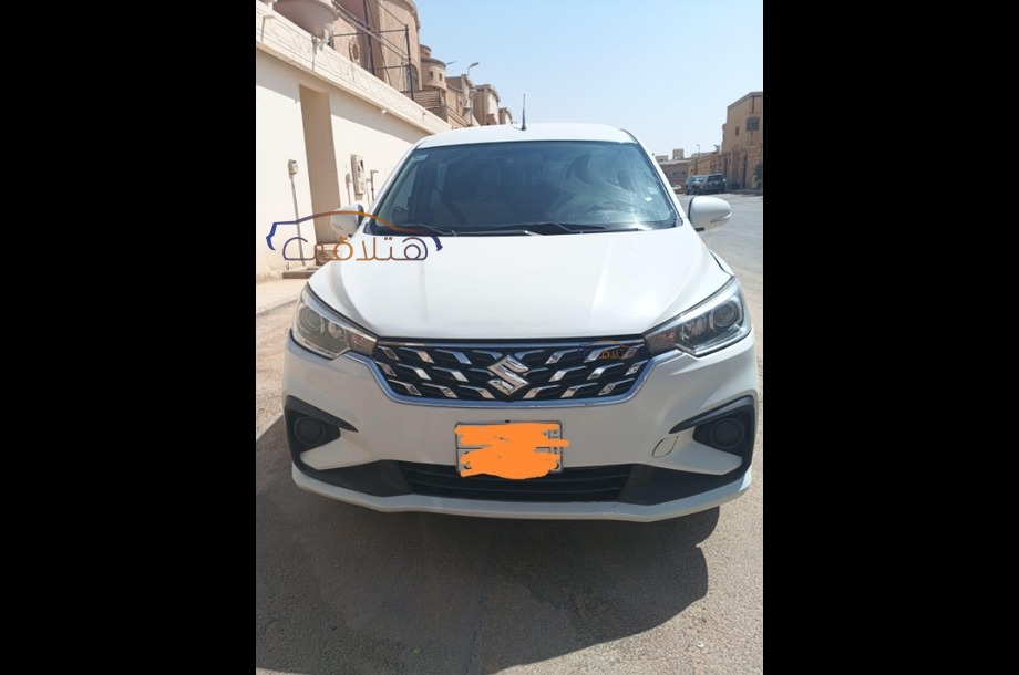 Ertiga Suzuki أبيض