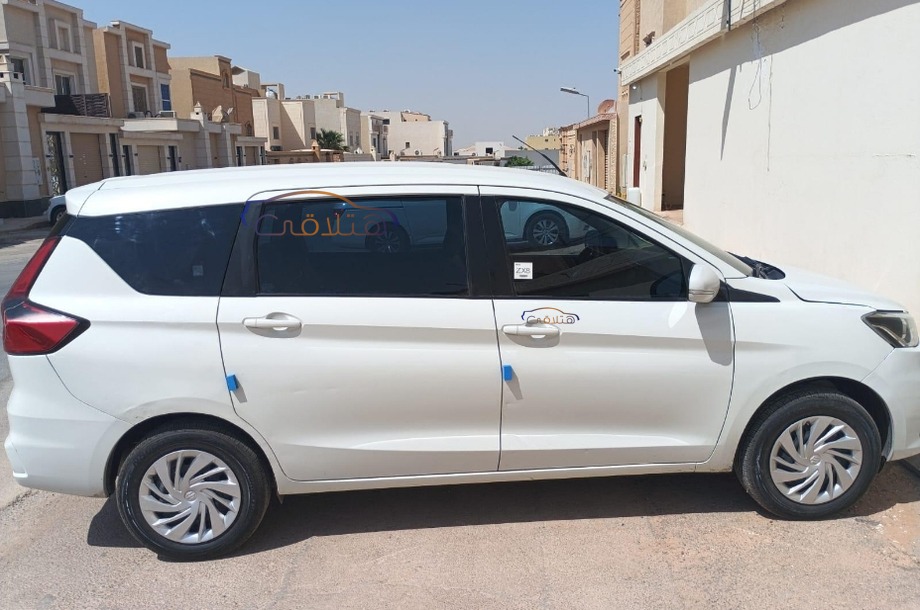 Ertiga Suzuki أبيض