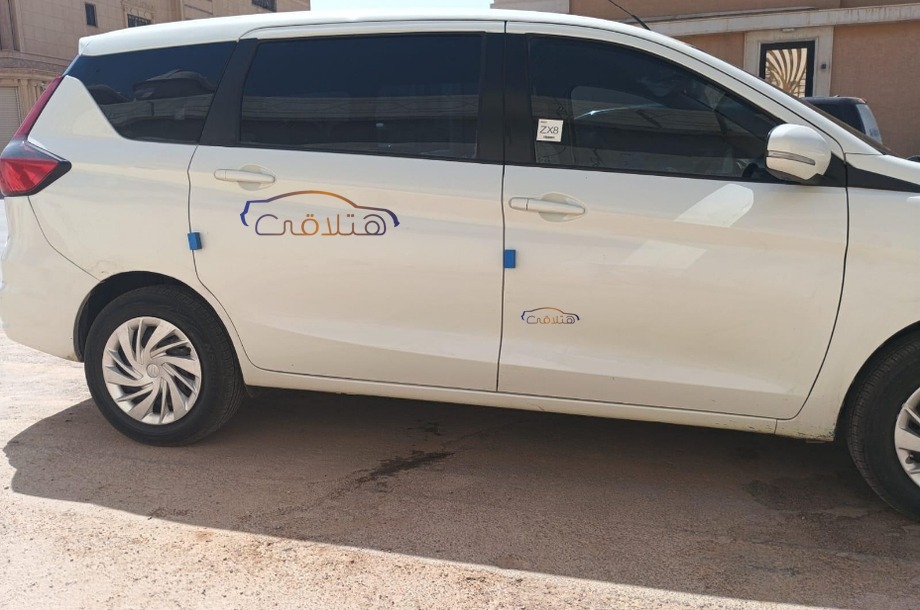 Ertiga Suzuki أبيض
