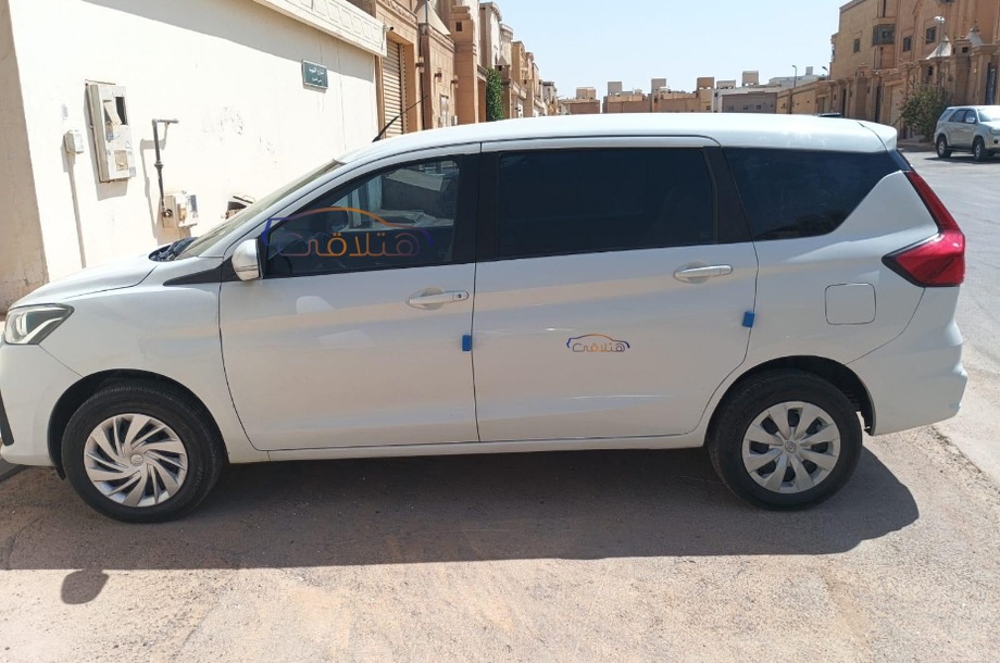 Ertiga Suzuki أبيض