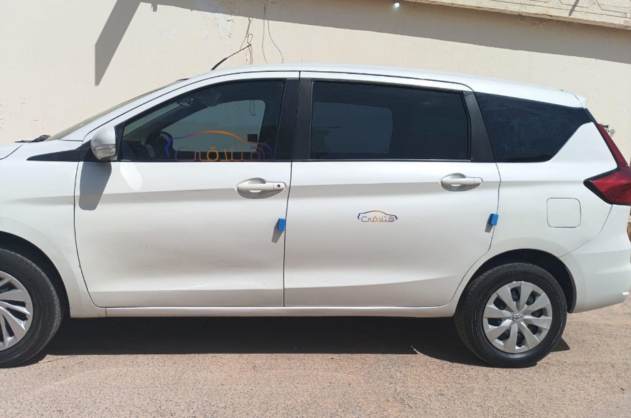 Ertiga Suzuki أبيض