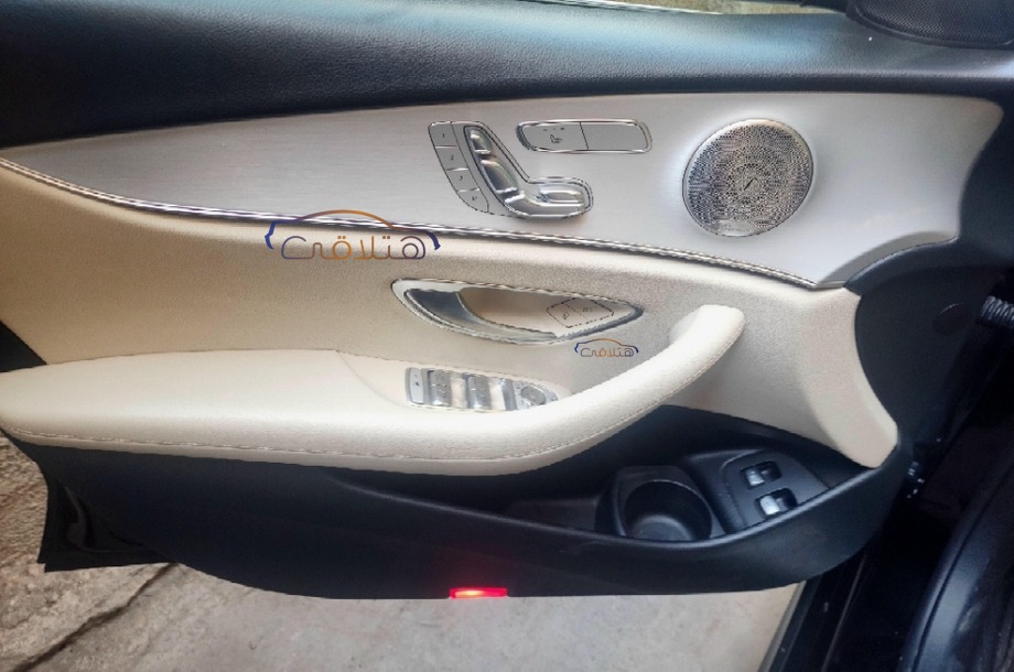 E 300 Mercedes أسود